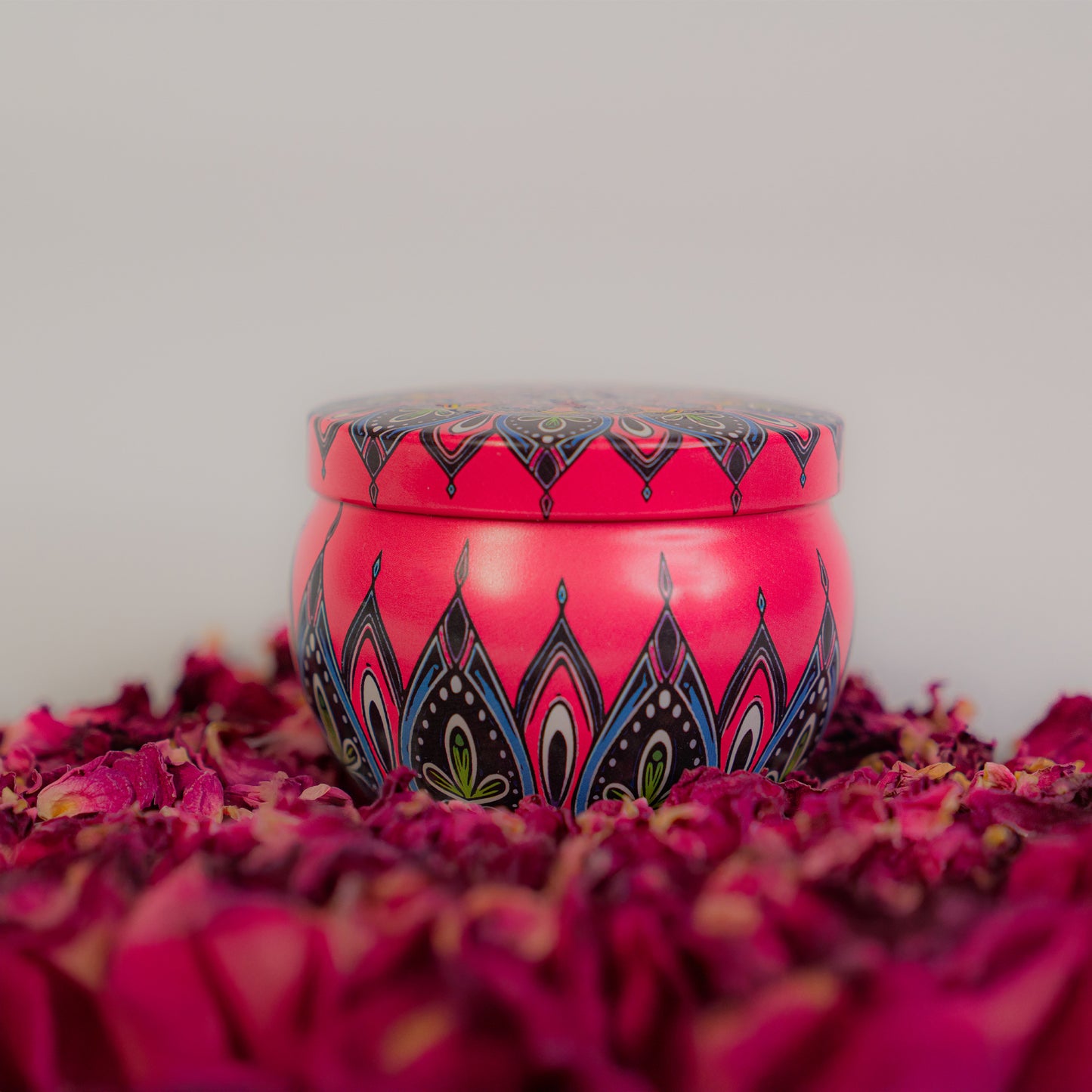 Mystery Tin Candle – Handmade & Aromatic (1 of 7 Unique Designs)